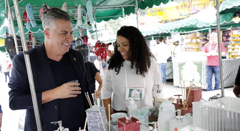 Álvaro Damião destaca valorização da economia popular em aniversário da Feira da Rua Tamoios