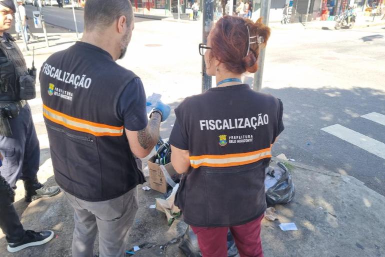 PBH identifica responsáveis e encontra descarte irregular de lixo em 10 de 44 pontos no Hipercentro PBH identifica responsáveis e encontra descarte irregular de lixo em 10 de 44 pontos no Hipercentro