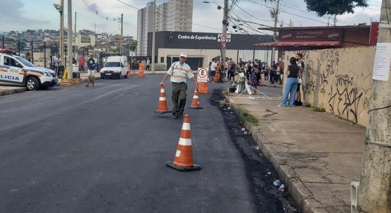 Operação de trânsito para as obras de duplicação de viaduto para a Arena MRV, dia 28, domingo