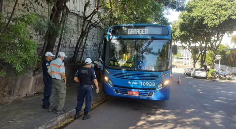 Tolerância zero: Sumob fiscaliza ônibus na região do Barreiro em