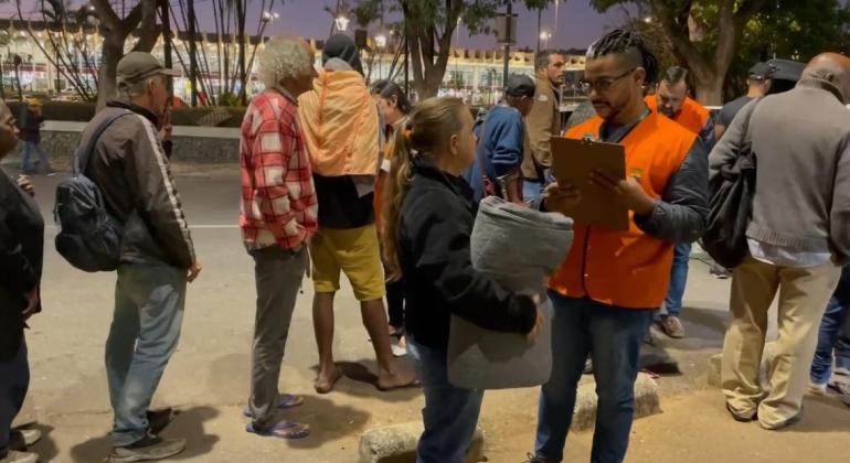 PBH intensifica ações para atendimento de pessoas em situação de rua, com distribuição de cobertores e vacinação