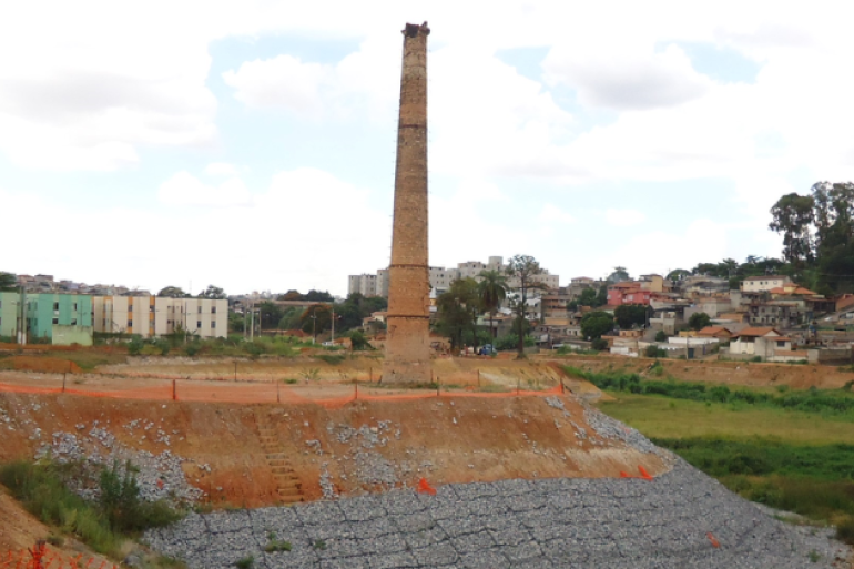 Aberta licitação para restauração da Chaminé Olaria, no Barreiro