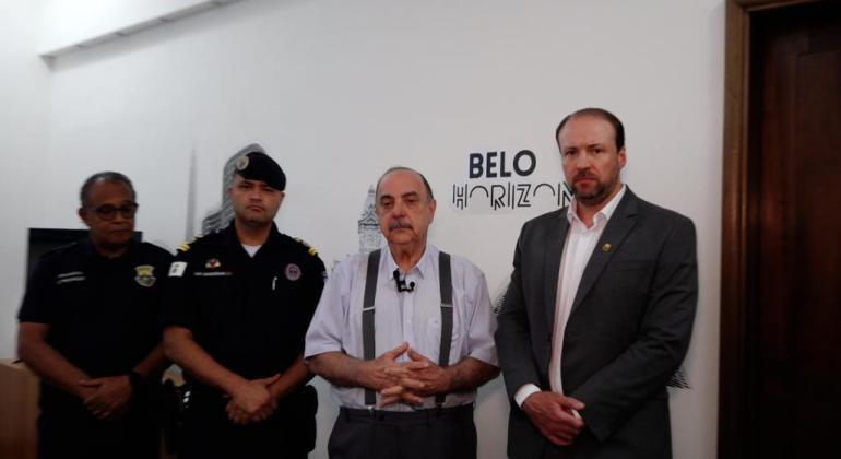 Prefeito Fuad Noman determina segurança fixa nos 152 centros de saúde de BH Prefeito Fuad Noman determina segurança fixa nos 152 centros de saúde de BH