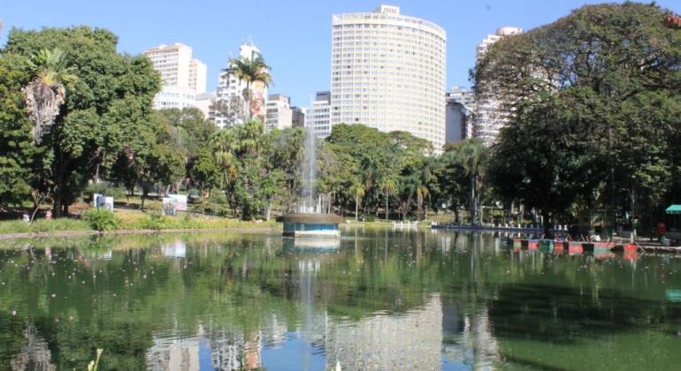 Parque Municipal Américo Renné Giannetti fechará mais cedo neste sábado, dia 11