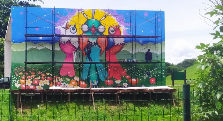 Artista Dninja cria mural de arte urbana de 90 m² em empena Mural de arte urbana de 90 m² em empena