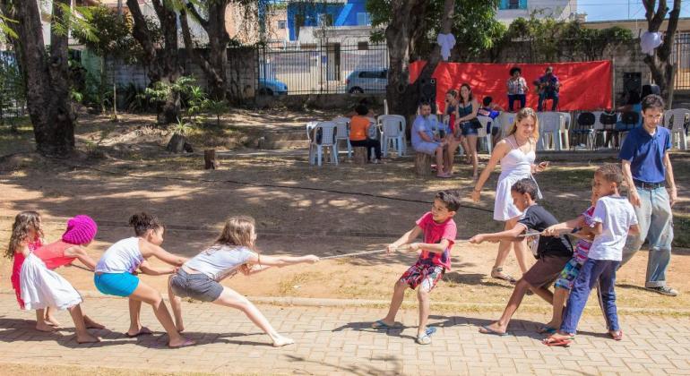 Amarelinha Cabo De Guerra Corda Para Crianças Grupo Jogo