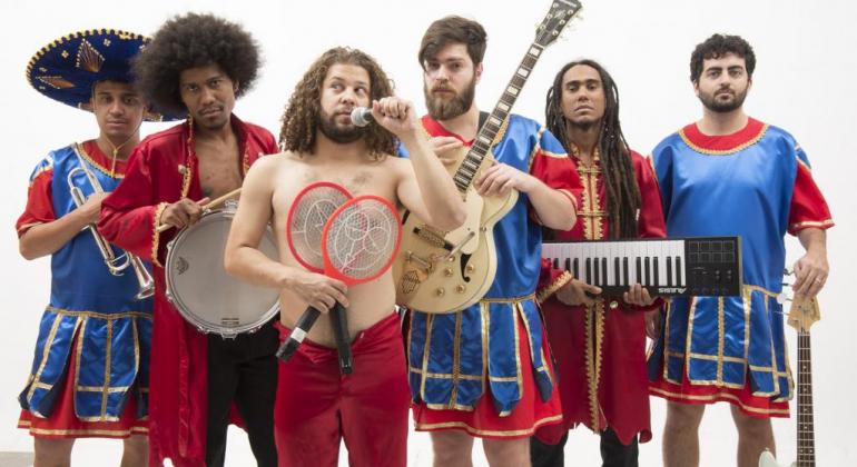 Francisco Nunes recebe show “Não devo nada pra ninguém”, do artista Di Souza Homens de uma banda musical