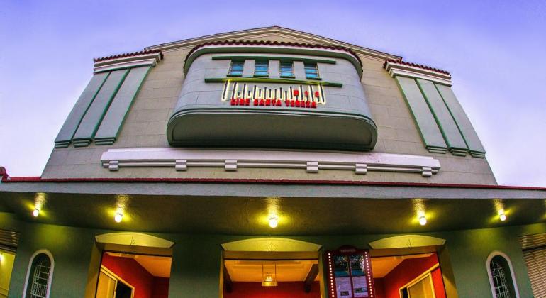 A Fundação Municipal de Cultura recebe, de 4 a 15/9, no MIS Cine Santa Tereza, o “FESTiFRANCE 2019 – Mostra Francesa de Cinema. Foto: Ricardo Laf/PBH Fachada do MIS Cine Santa Tereza, ao cair da tarde.