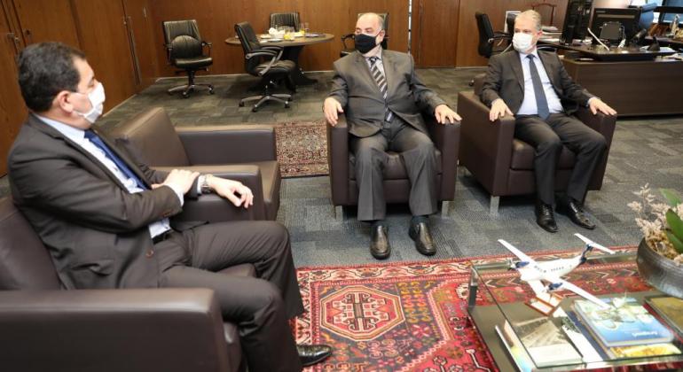 Vice-prefeito e secretário de Governo se reúnem com presidente do TJMG Vice-prefeito e secretário de Governo se reúnem com presidente do TJMG