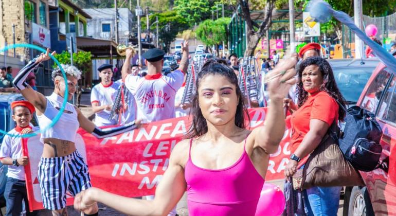 Movimento Belo Horizonte Mais Feliz Crianças brincam na rua