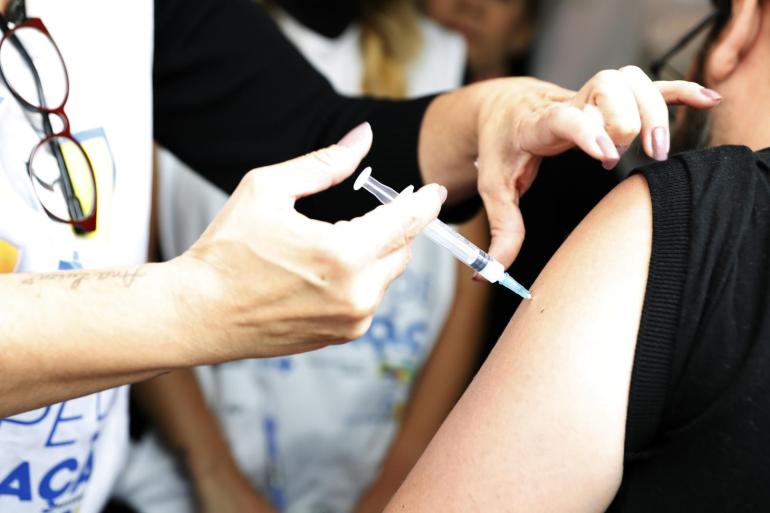 Ponto extra de vacinação contra a gripe será aberto nesta segunda-feira (1º)