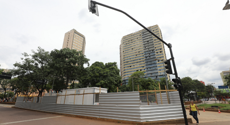 PBH libera afixação de placas de identificação de fornecedor em tapumes de obras