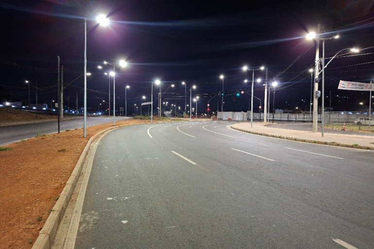 Entorno da Praça das Águas, no bairro São Gabriel, ganha nova iluminação pública Entorno da Praça das Águas, no bairro São Gabriel, ganha nova iluminação pública