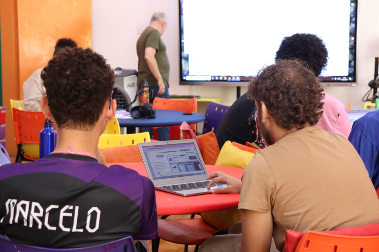  Formação de monitores fortalece ensino na Escola Integrada em Belo Horizonte 