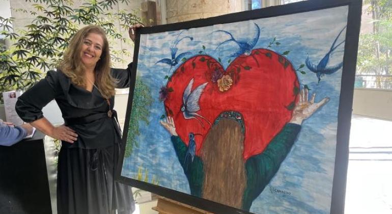 Exposição de professora da rede municipal “Minha Escola, Minha Arte” é aberta ao público 