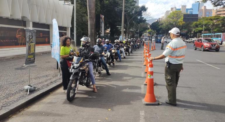 Blitz educativa orienta mais de 900 motociclistas no centro da capital