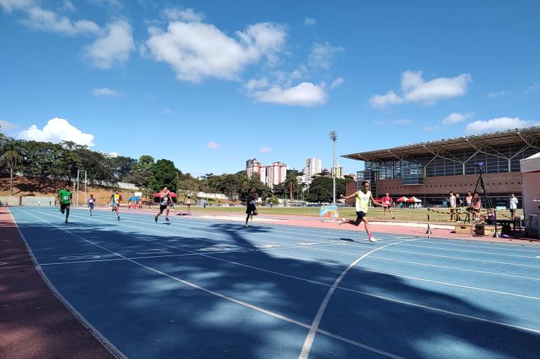 Atletas das escolas municipais conquistam medalhas em competi??es nacionais e paral?mpicas