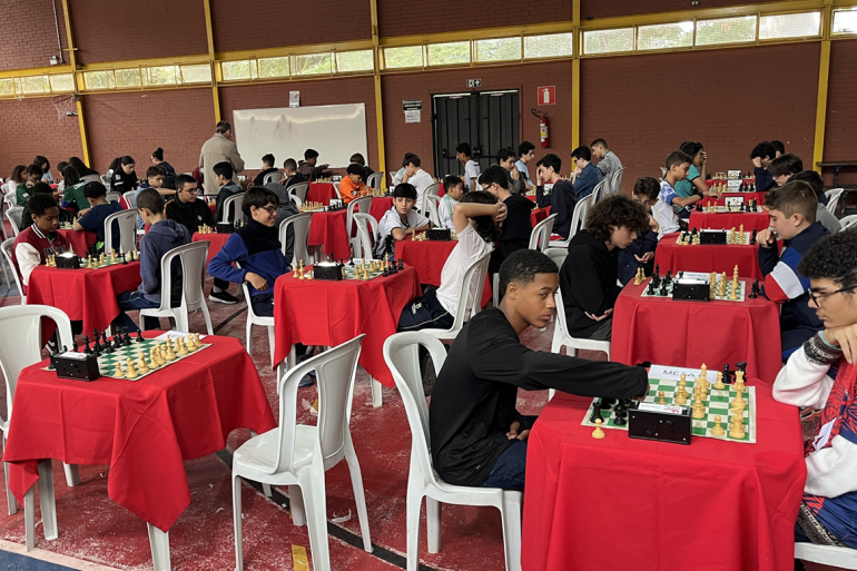 Jogos Escolares de BH definem campeões no xadrez, basquete 3x3, ginástica artística e vôlei de praia