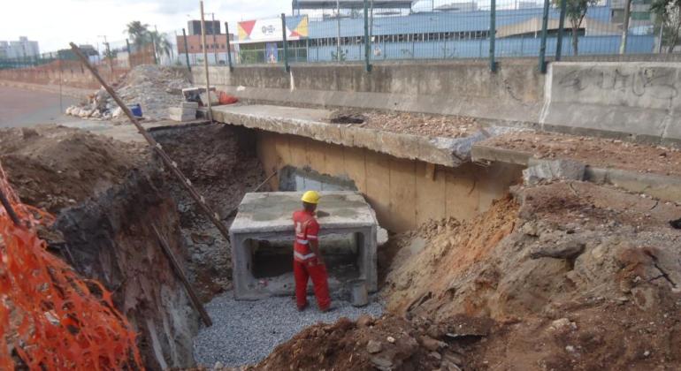 PBH inicia obras de drenagem da Rua Felício dos Santos, no Santa Terezinha