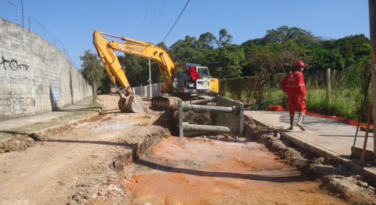  Ruas do Bairro Pirajá estão recebendo novo sistema de drenagem
