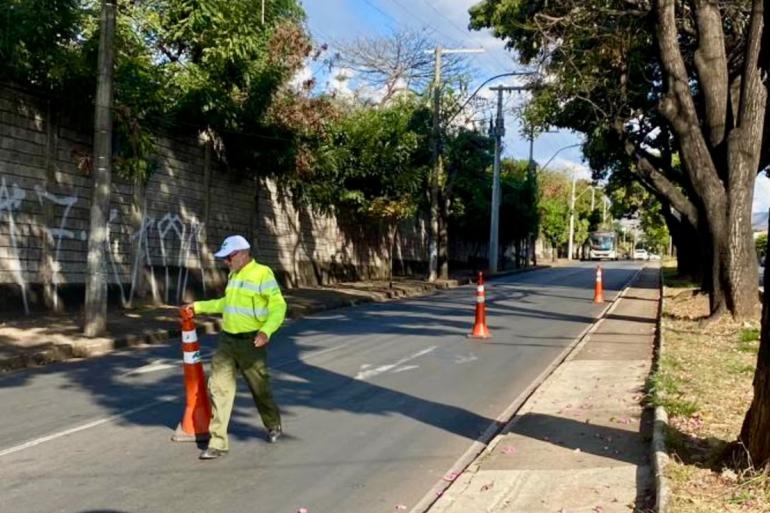 Trecho da Avenida Olinto Meireles será interditado nesta sexta (10) para obra emergencial da Copasa Trecho da Avenida Olinto Meireles será interditado nesta sexta (10) para obra emergencial da Copasa
