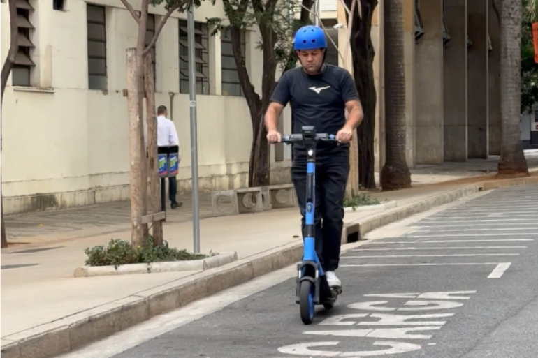 Patinetes el?tricos voltam a BH com novas regras de seguran?a