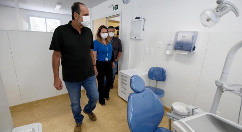 Prefeito Alexandre Kalil conhece instalação de centro de saúde e acompanha funcionamento de novos equipamentos da unidade