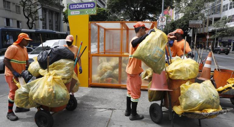 Lixômetro: mais de três toneladas de lixo foram retiradas da Praça Sete Lixômetro: mais de três toneladas de lixo foram retiradas da Praça Sete