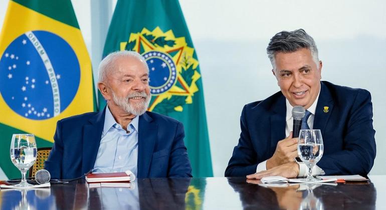 Álvaro Damião assina contratos de R$ 770 milhões com o governo federal 