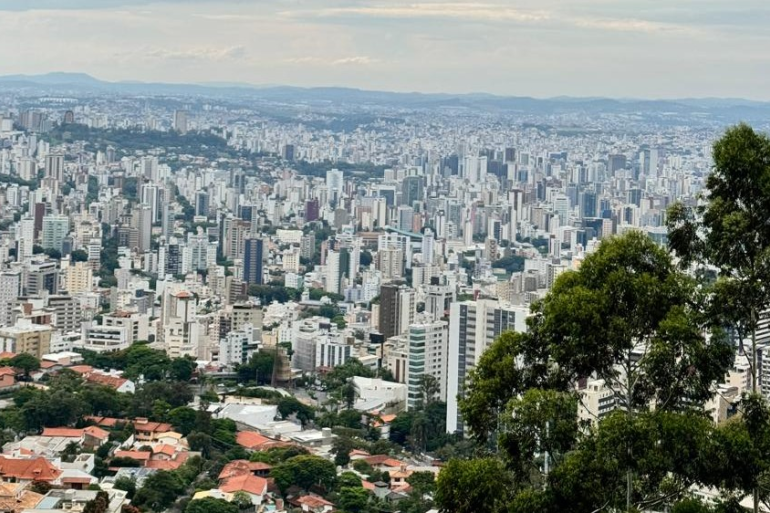 Com 100% do território mapeado, PBH usa geoinformação para otimizar serviços públicos Imagem aérea da cidade de Belo Horizonte