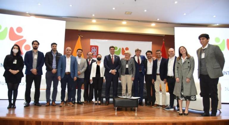 Prefeitura participa do Fórum Continental de Cidades Intermediárias no Equador