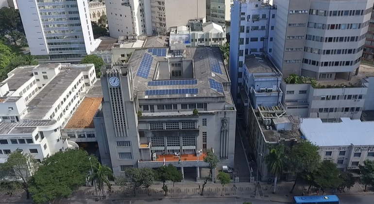 Vista aérea da fachada da Prefeitura de Belo Horizonte