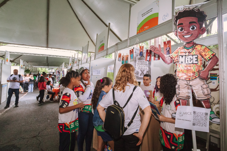 Escolas municipais vencedoras da Mostra de Investigação Científica são premiadas Escolas municipais vencedoras da Mostra de Investigação Científica são premiadas