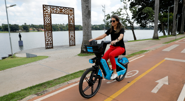 Novas estações de bicicletas elétricas são opção de lazer na região da Pampulha