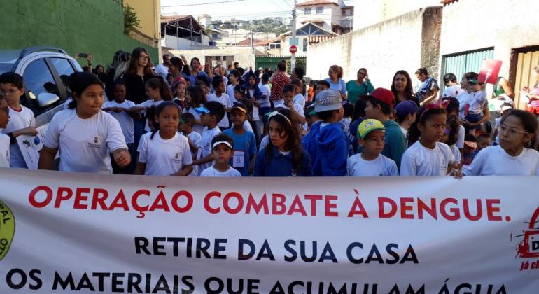 Ações de combate ao Aedes aegypti incentivam mudança de hábitos da população Ações de combate ao Aedes aegypti incentivam mudança de hábitos da população