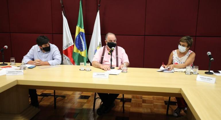 Secretário de Estado de Infraestrutura e Mobilidade, Fernando Marcato, Vice-Prefeito Fuad Noman e a Prefeita de Contagem, Marília Campos em reunião na Prefeitura de Belo Horizonte