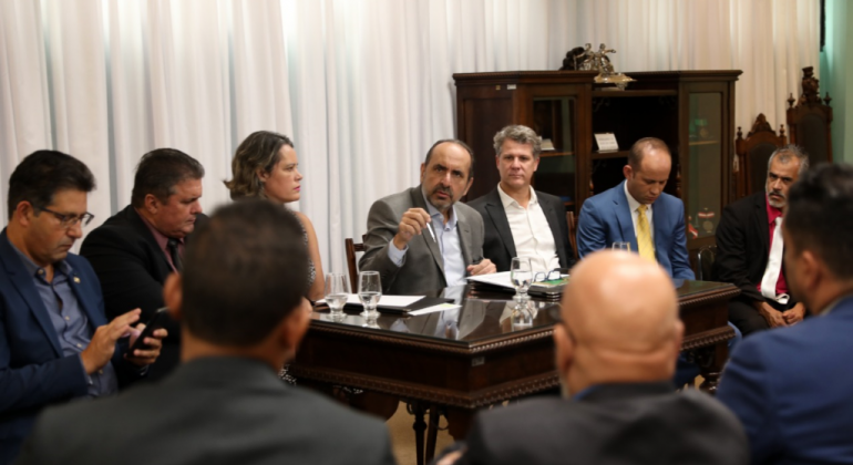 Prefeito Alexandre Kalil em reunião na Câmara Municipal de Belo Horizonte