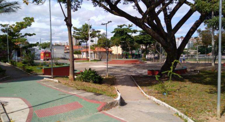 Imagem de Praça da Comunidade, no bairro Dom Cabra, revitalizada após obras da Prefeitura