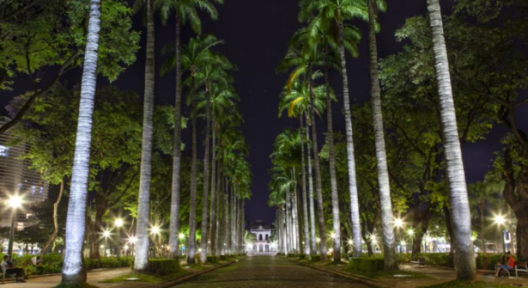 Praça da Liberdade com nova iluminação 