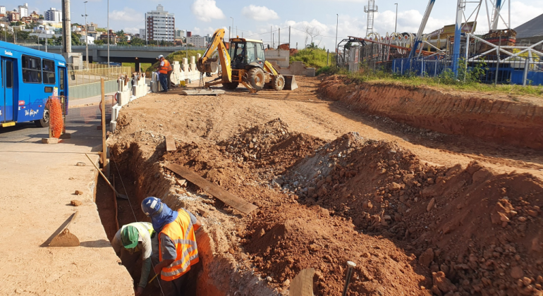 Imagem das obras que estão sendo feitas na Via 710