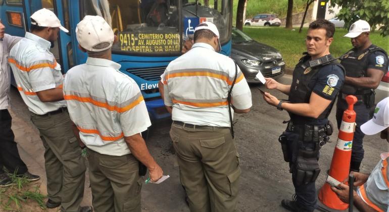 Fiscalização da Tolerância Zero da PBH aborda ônibus na região Nordeste 