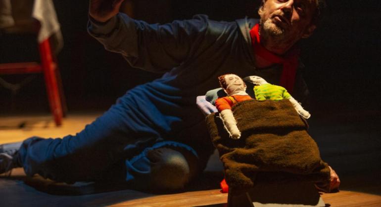 Espetáculo no Teatro Marília questiona a paternidade no molde tradicional Espetáculo no Teatro Marília questiona a paternidade no molde tradicional