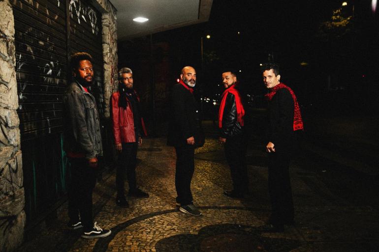Kayajhama e Pelos celebram trajetória musical no Teatro Raul Belém Machado