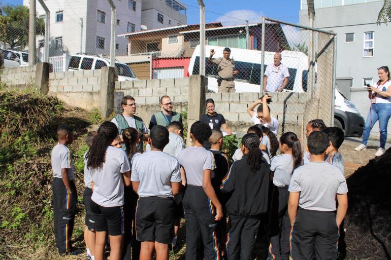 Plantio de mudas é realizado no bairro Fernão Dias