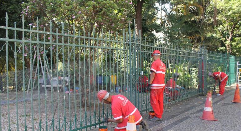 PBH inicia pintura de gradil do Parque Municipal PBH inicia pintura de gradil do Parque Municipal