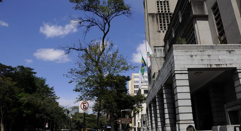 Imagem da fachada da Prefeitura Municipal de Belo Horizonte