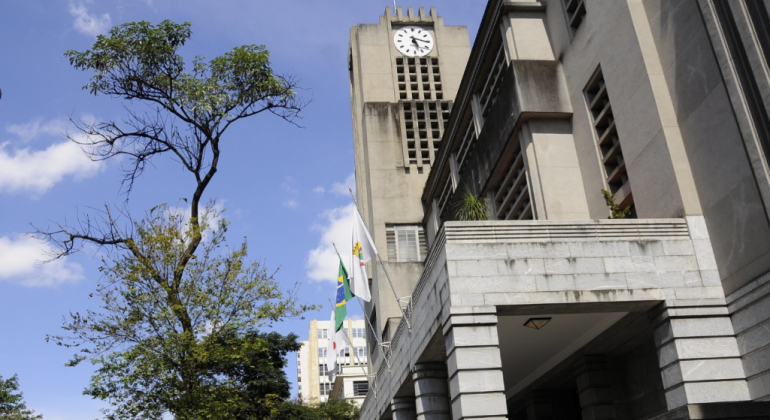 PBH publica decretos e portarias regulamentando lei que garantirá mais ônibus PBH publica decretos e portarias regulamentando lei que garantirá mais ônibus