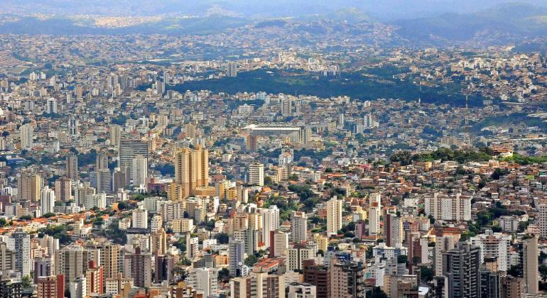 Seminário discute compensações para os impactos da impermeabilização do solo Vista aérea da cidade de Belo Horizonte