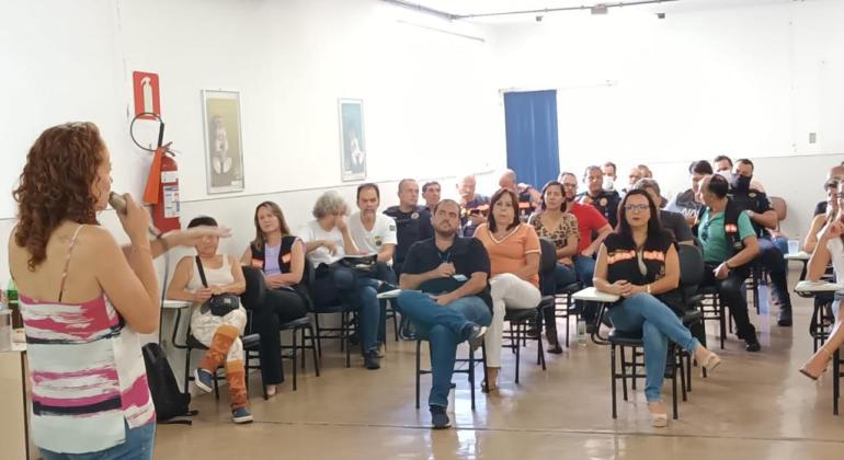 começou a discutir as questões relacionadas ao Patrimônio da Pampulha. começou a discutir as questões relacionadas ao Patrimônio da Pampulha.