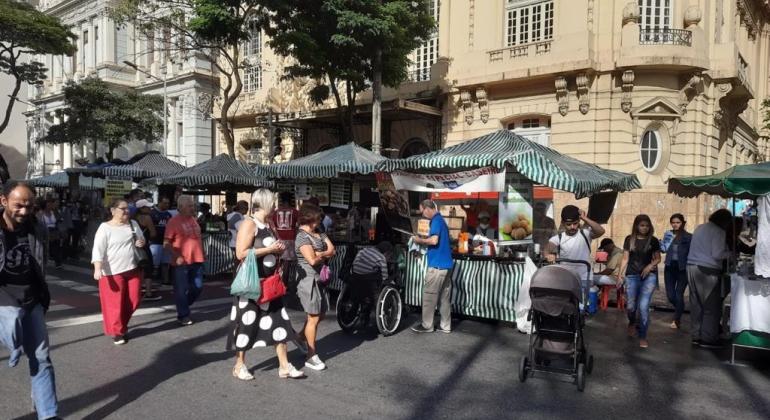 PBH implanta novo Layout da feira da avenida Afonso Pena PBH implanta novo Layout da feira da avenida Afonso Pena